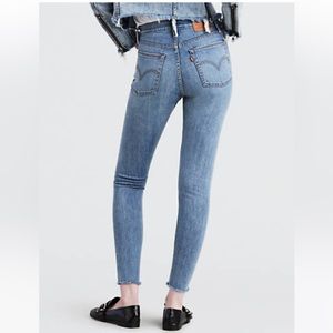 LEVIS Wedgie Skinny Jean